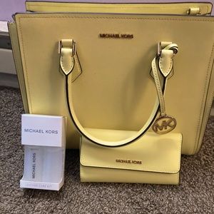 Micheal Kors purse